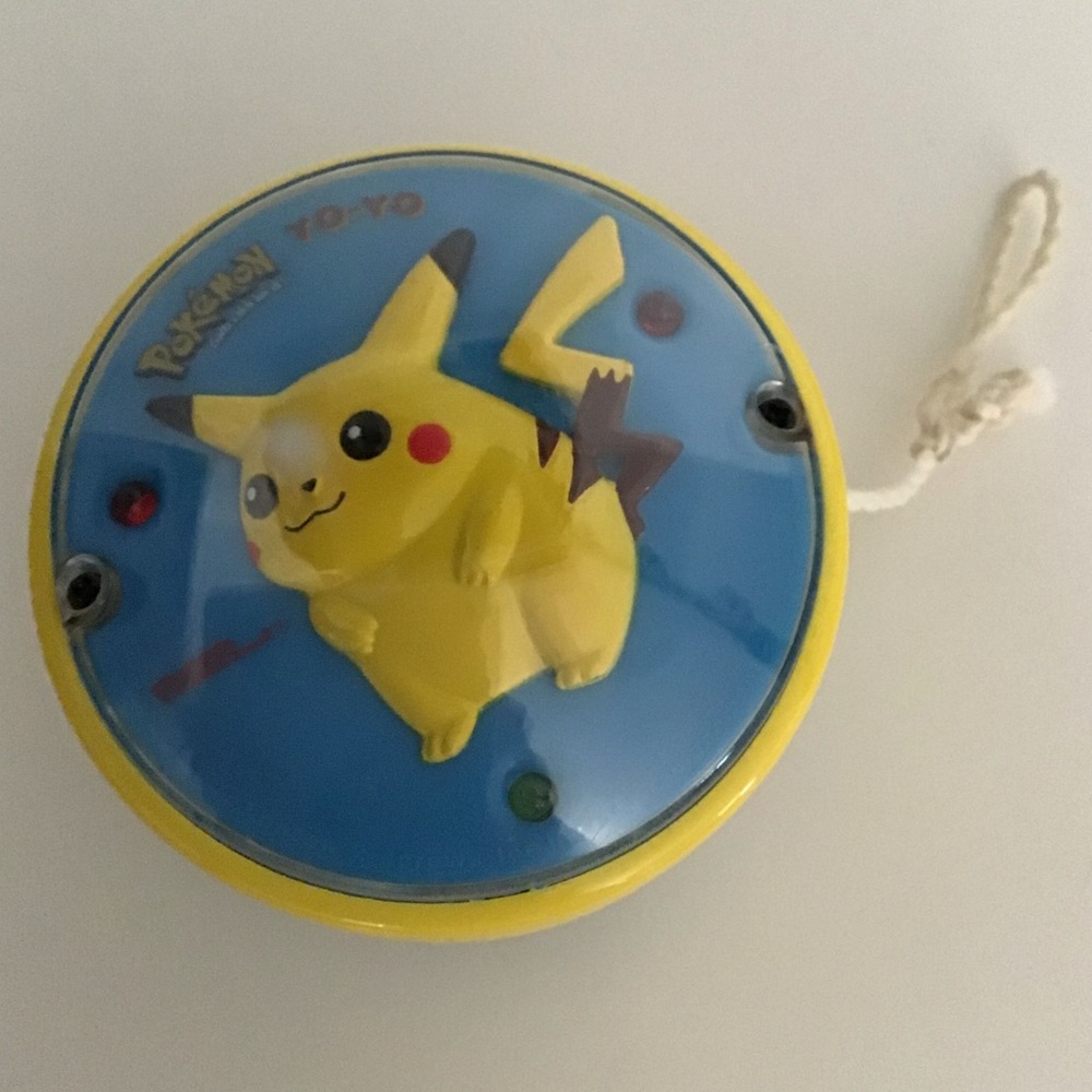 Pokemon Pikachu Yo-yo Lights Up Toy Vintage Yo yo Light - Picture 13 of 15